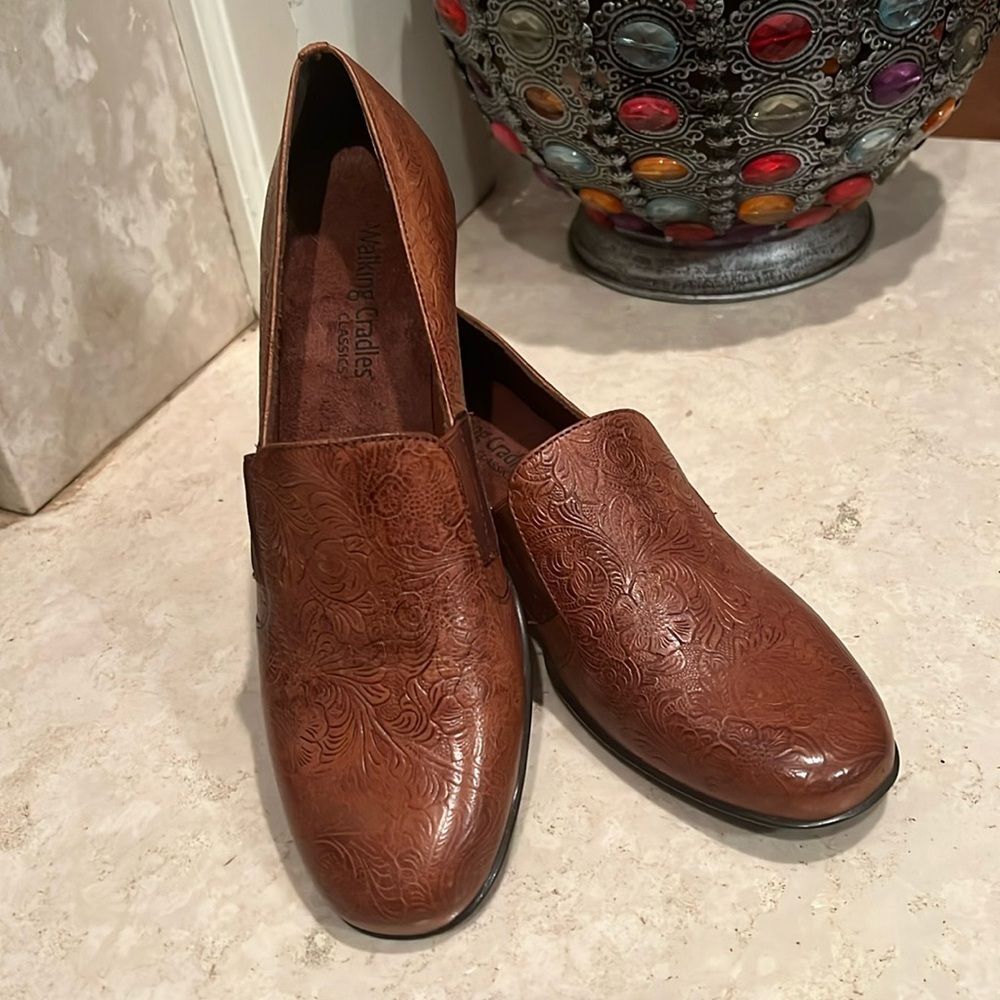 Teri from Walking Cradles leather shoes size 8.5 M